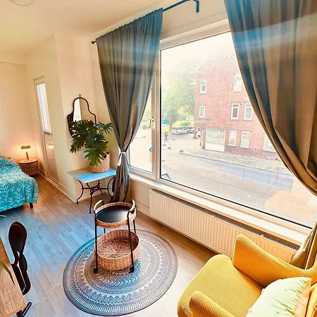 בית אירוח Bedroom With Little Balcony, 5 Minutes From Metro And 10 Minutes From Ahoy *